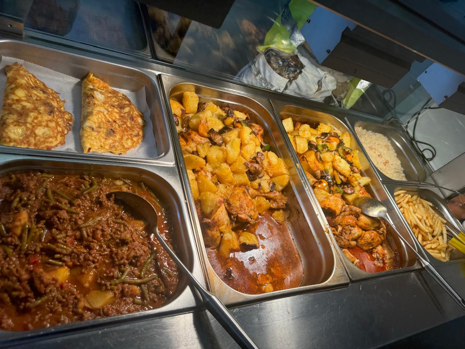 Hot food display counter with freshly prepared dishes